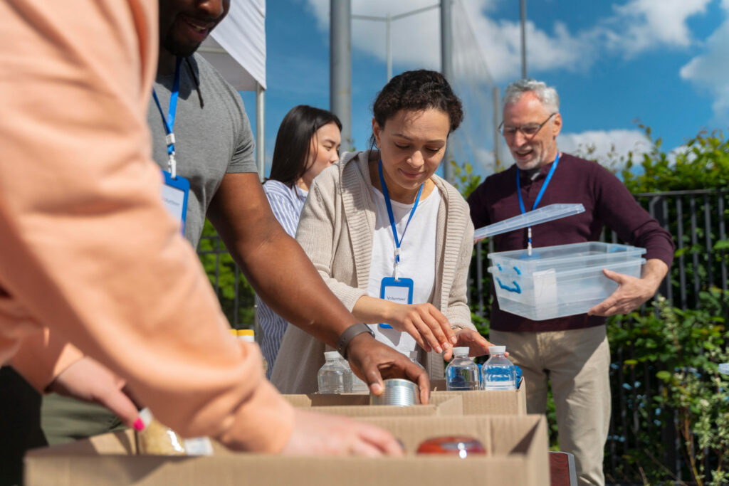 Empresa llevando a cabo acciones de impacto social.